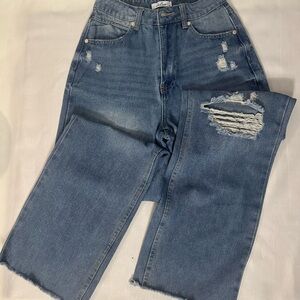 Trendy Distressed Boyfriend Jeans in Classic Blue